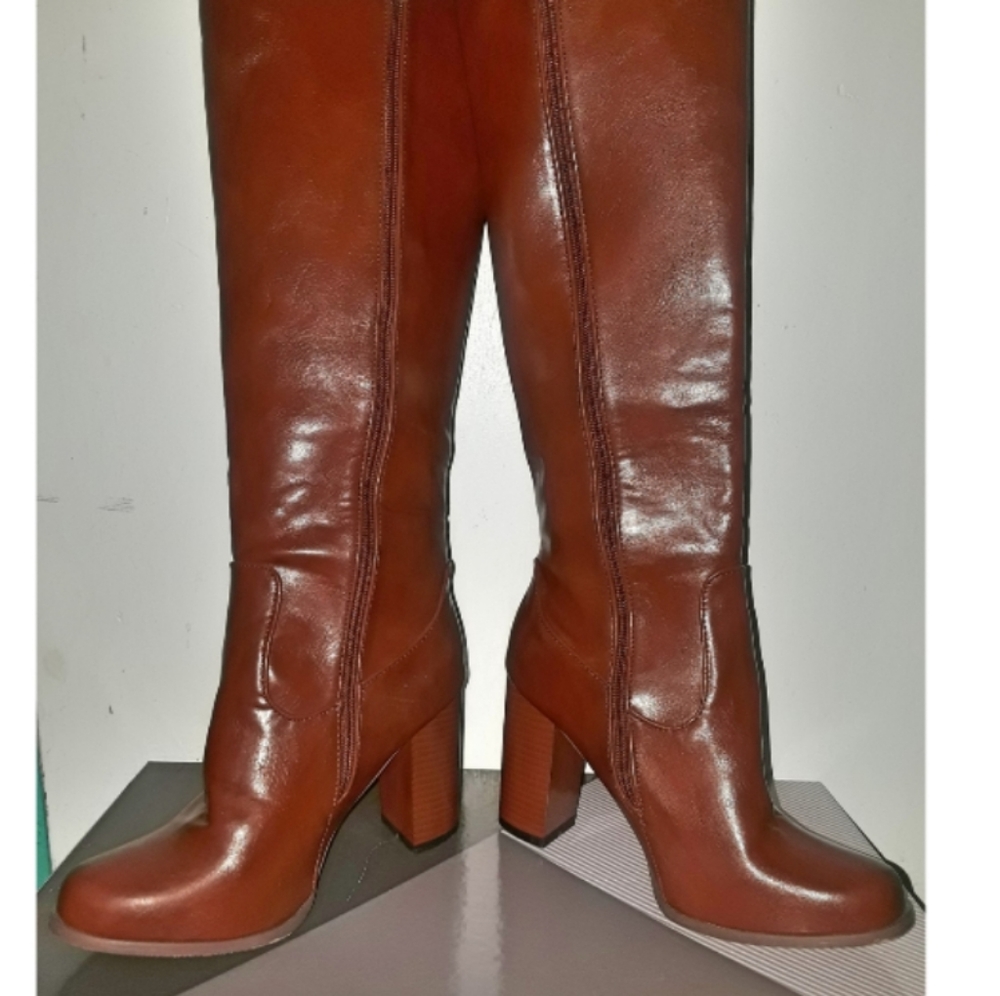 Cognac round toe boots